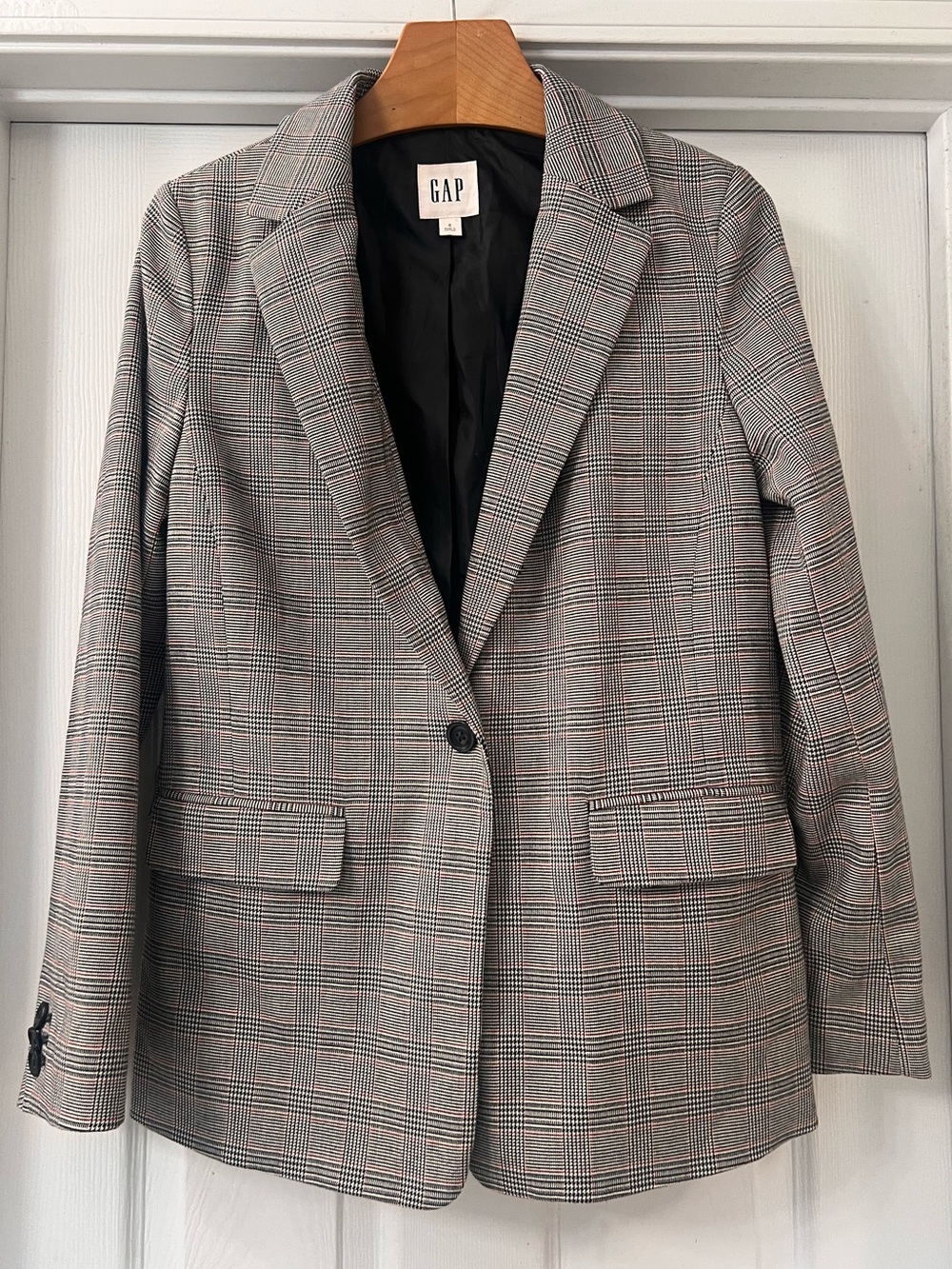 GAP Plaid One-Button Blazer Sz 4
Casual/ Workday